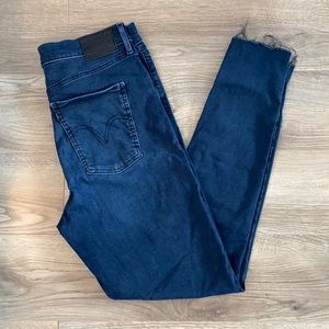 4/20$ Levi’s Mile High Super Skinny jeans